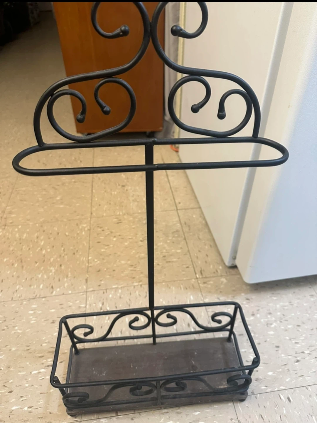 Black Metal Stand bathroom