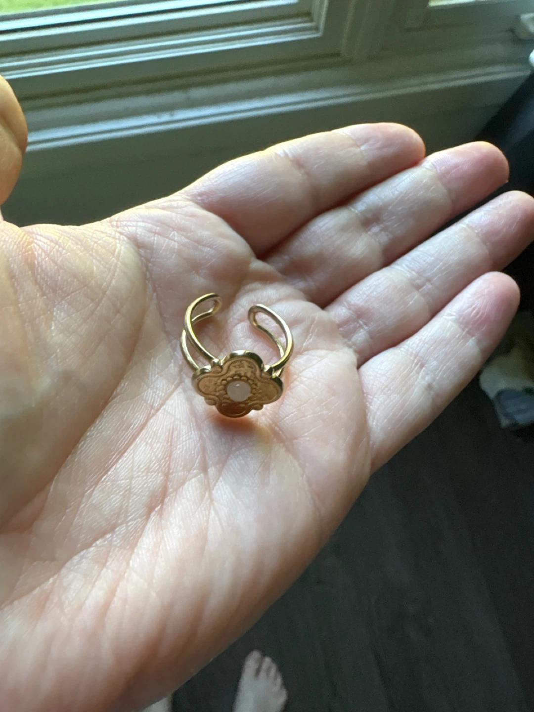 Gold-tone flower ring with faux pearl