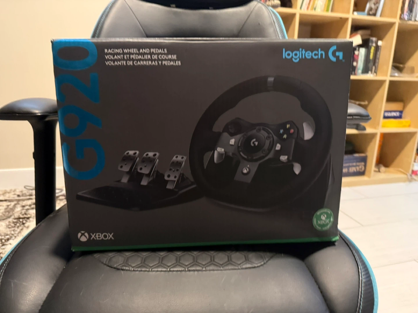 Logitech G920 Driving Force Racing Wheel and Pedals