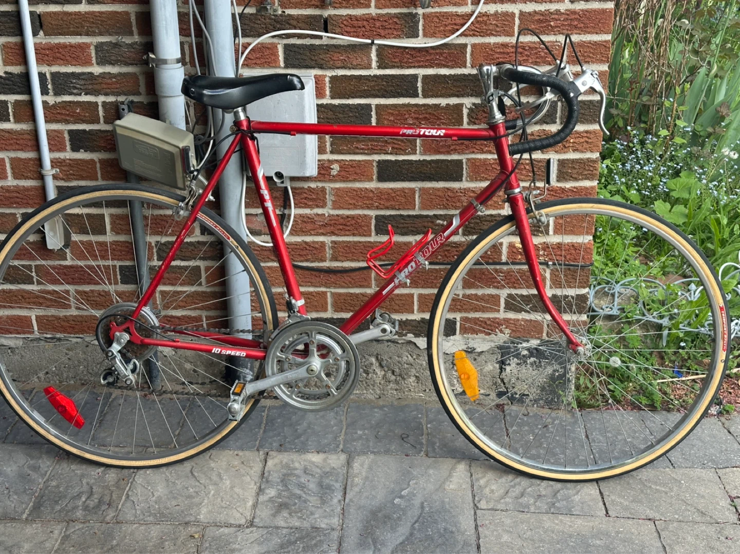RED PRO TOUR 10-SPEED ROAD BIKE - photo 2
