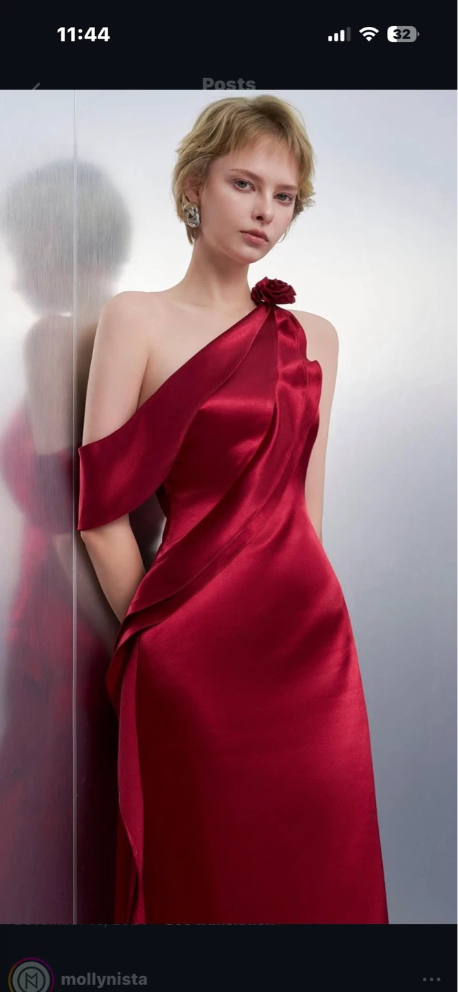 Red One-Shoulder Satin dress. XS. $20