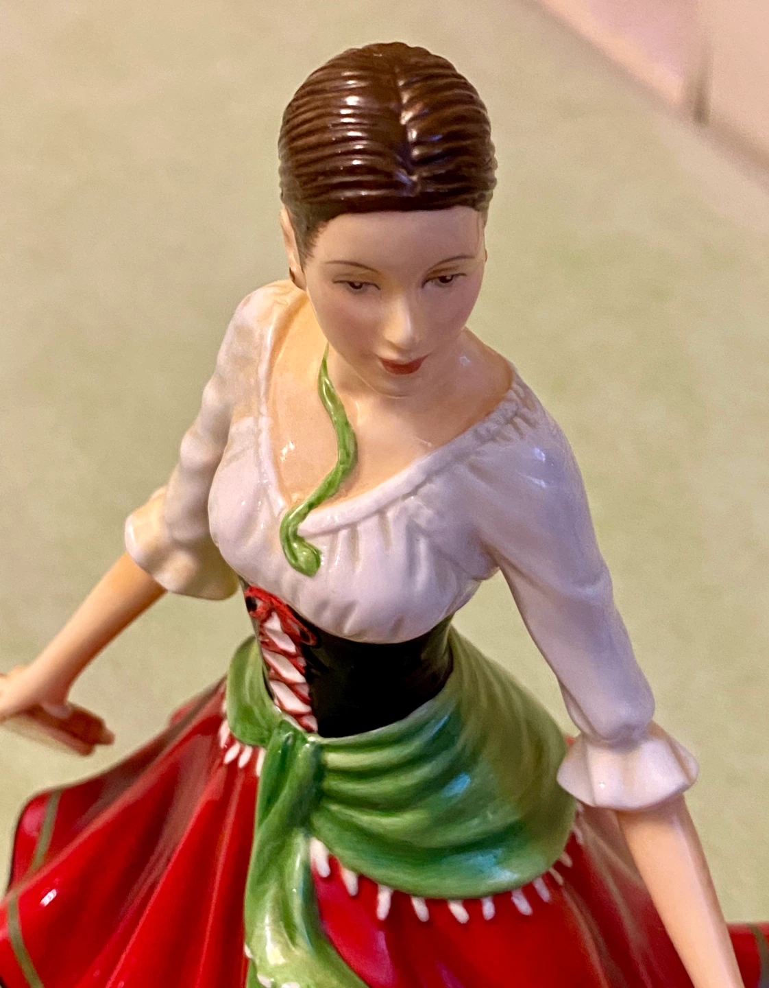 Royal Doulton Italian Folk Dance HN 5644 Figurine - photo 5