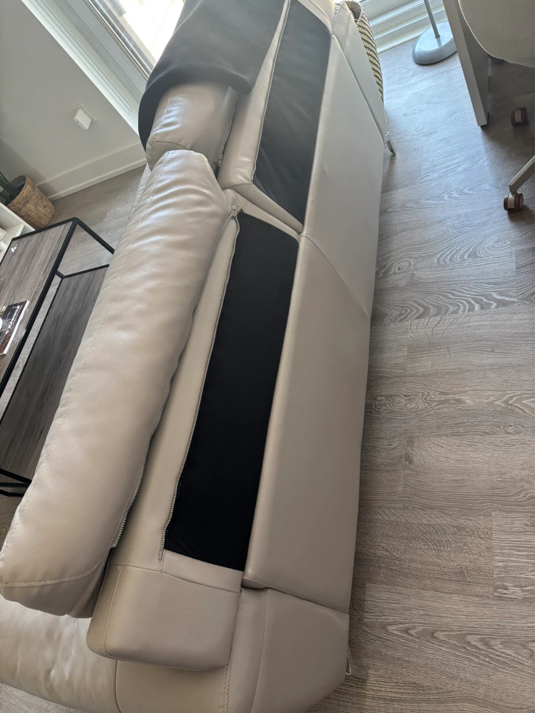 Leather Sofa + free coffee table - photo 3