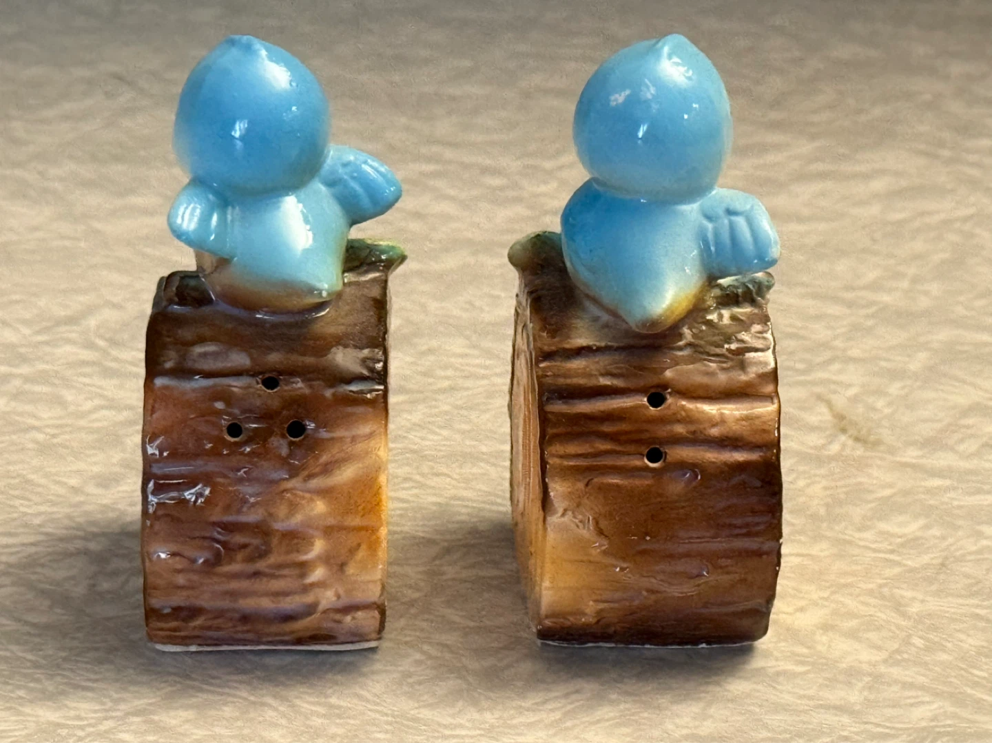 Vintage Blue Bird on a log Salt and Pepper Set - photo 4