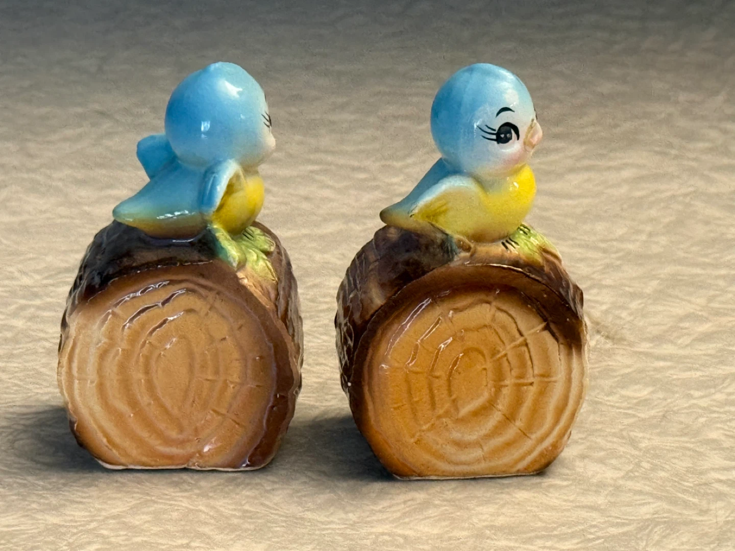 Vintage Blue Bird on a log Salt and Pepper Set - photo 5