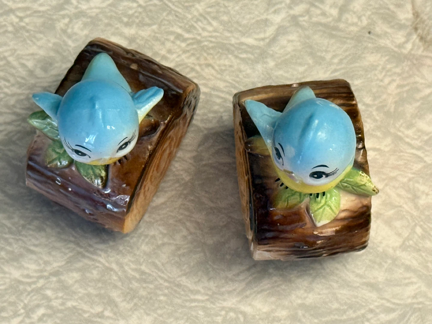 Vintage Blue Bird on a log Salt and Pepper Set - photo 2