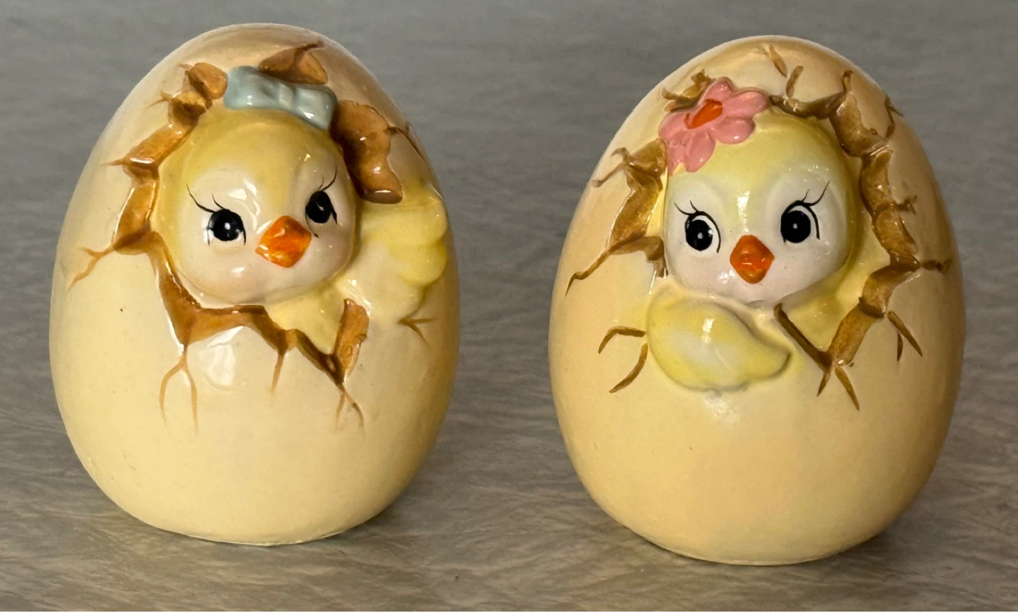 Vintage cute chick Salt and Pepper