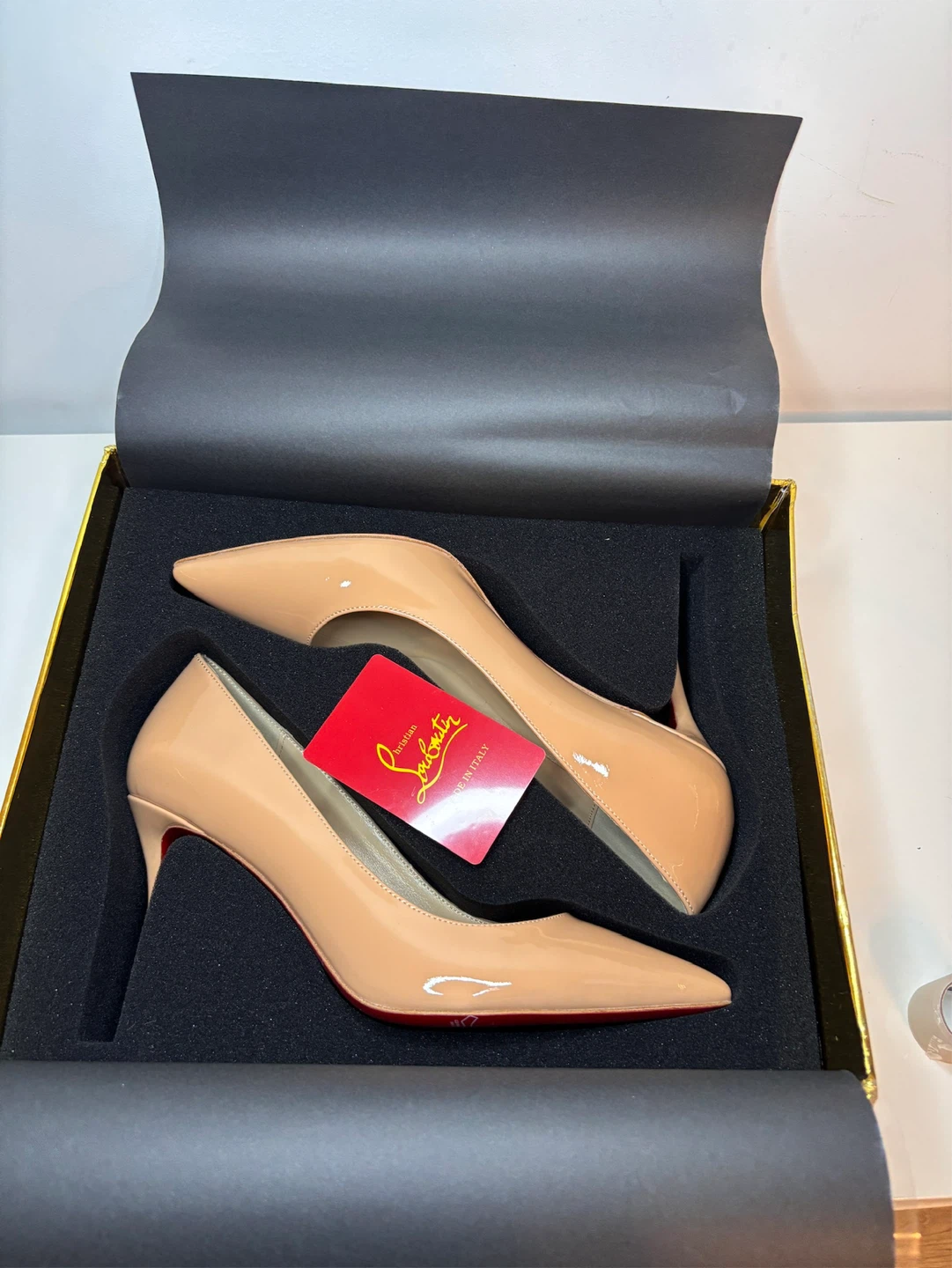 Christian Louboutin Beige Patent Leather Heels - photo 4