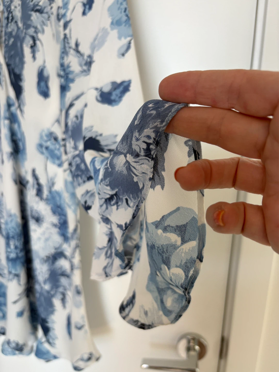 Large Gloria Vanderbilt Blouse with long flutter sleeves - photo 5