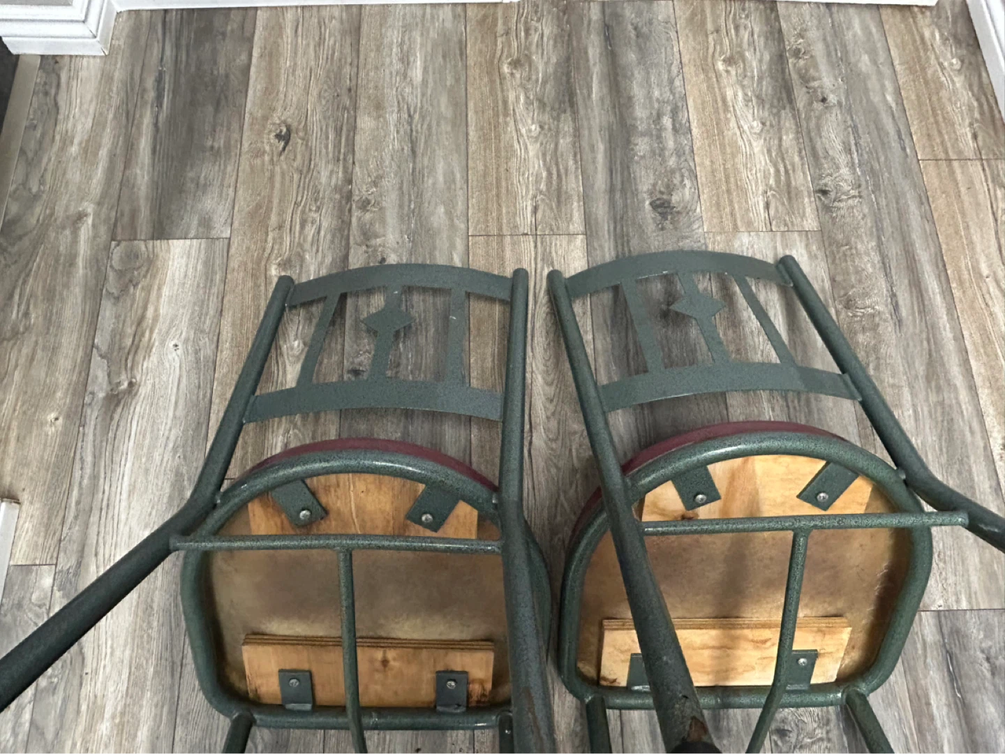 Set of 2 Green Metal Chairs with Red Seats - photo 4