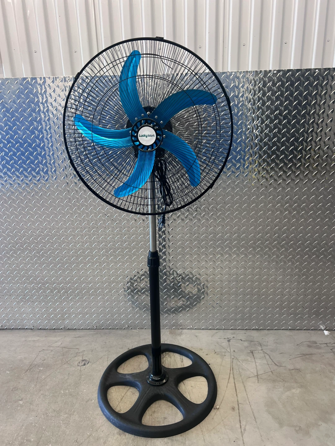 Lucky Man 18" Stand Fan YL-1280