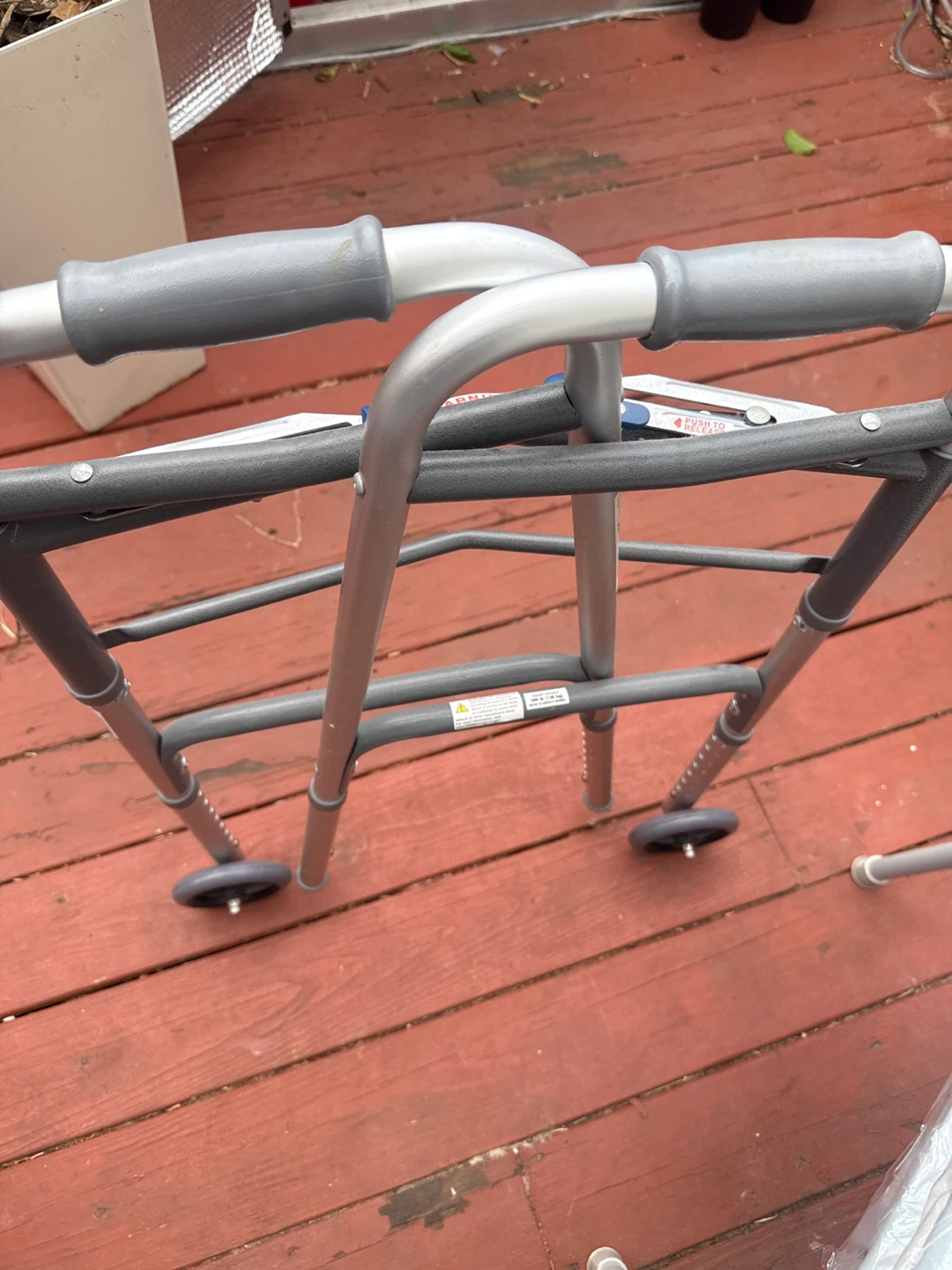 Silla inodoro  andador  adult   Adult Commode Walker. 1x$40 - photo 3