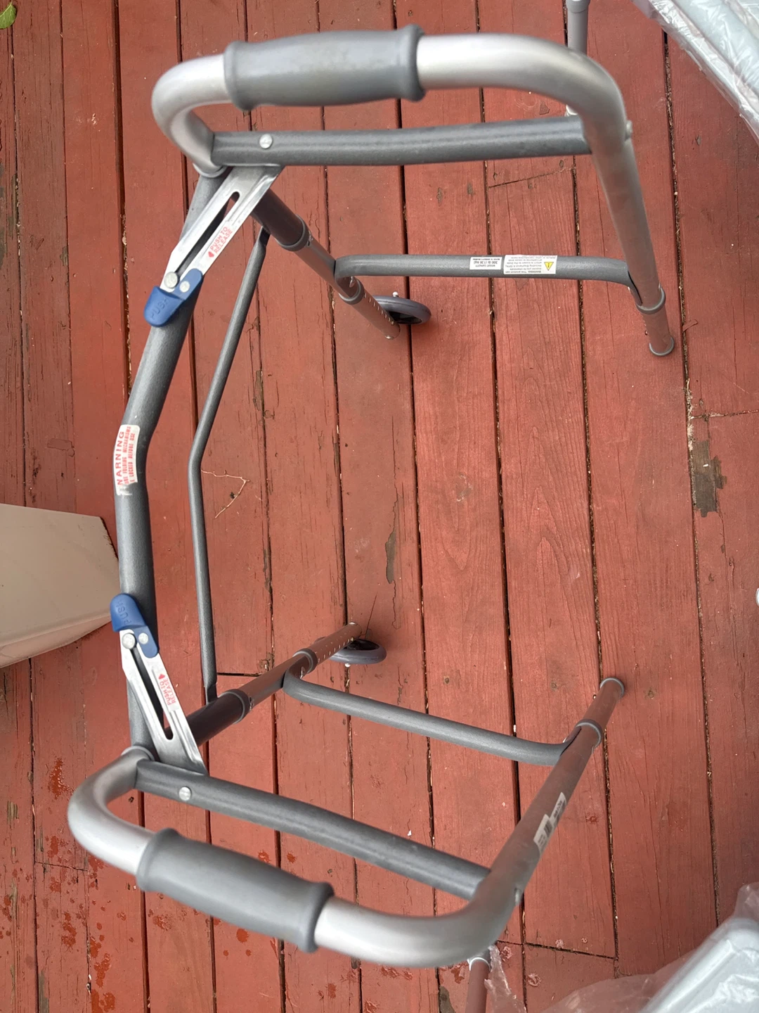Silla inodoro  andador  adult   Adult Commode Walker. 1x$40 - photo 4
