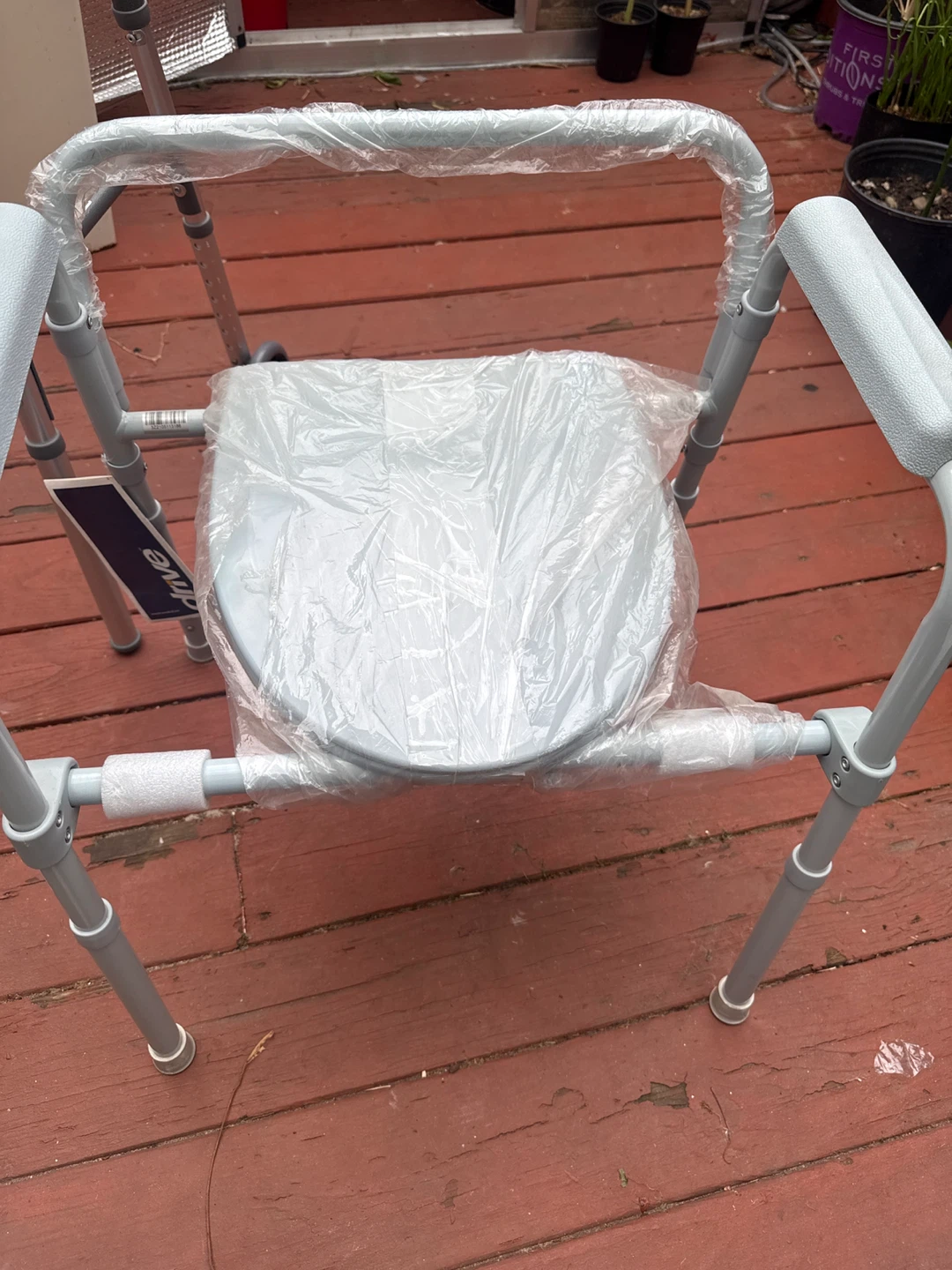 Silla inodoro  andador  adult   Adult Commode Walker. 1x$40 - photo 5