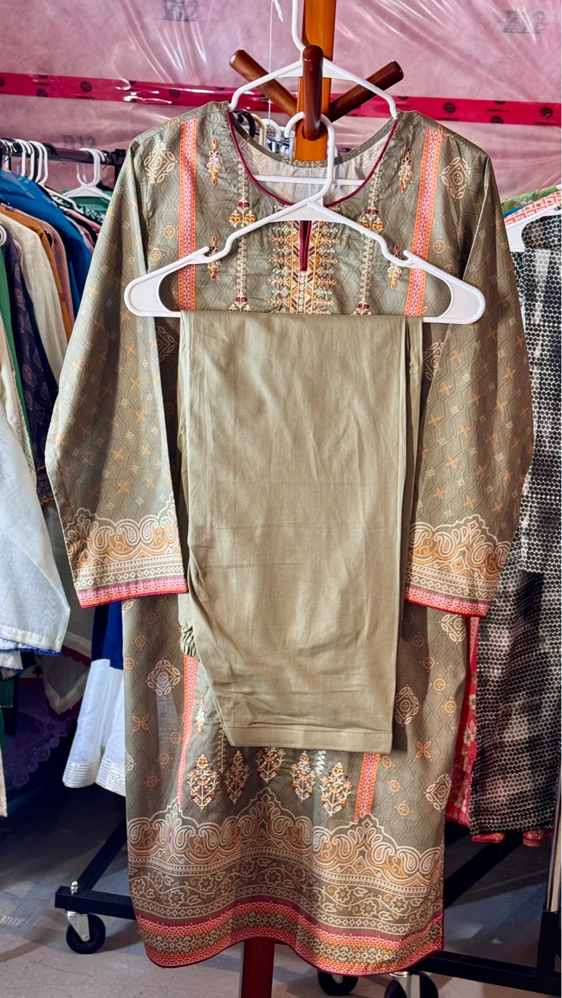Light green embroidered three piece suit - photo 5