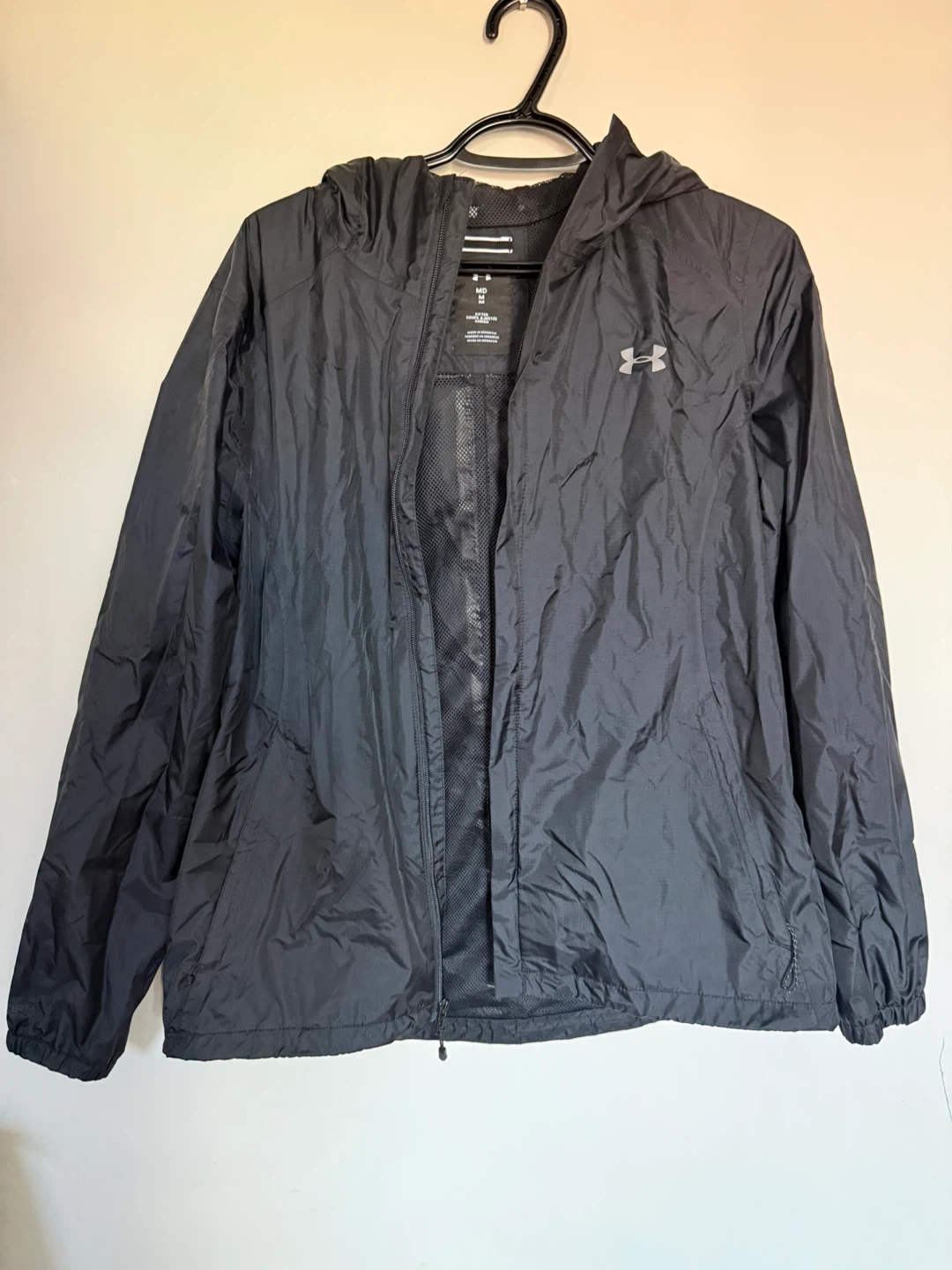 Under Armour Women’s Black Hooded windbreaker