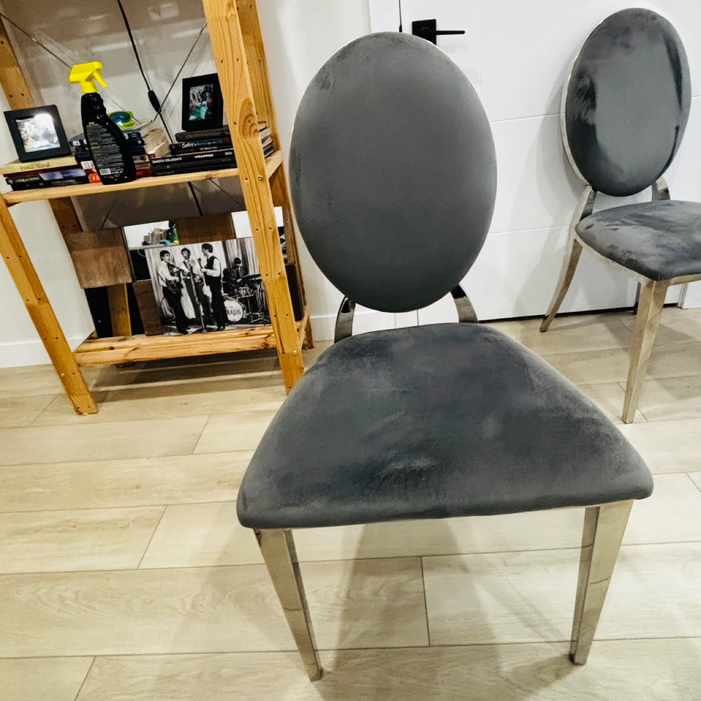 moving sale!!Round Glass Dining Table & 4 Chairs Set - photo 3