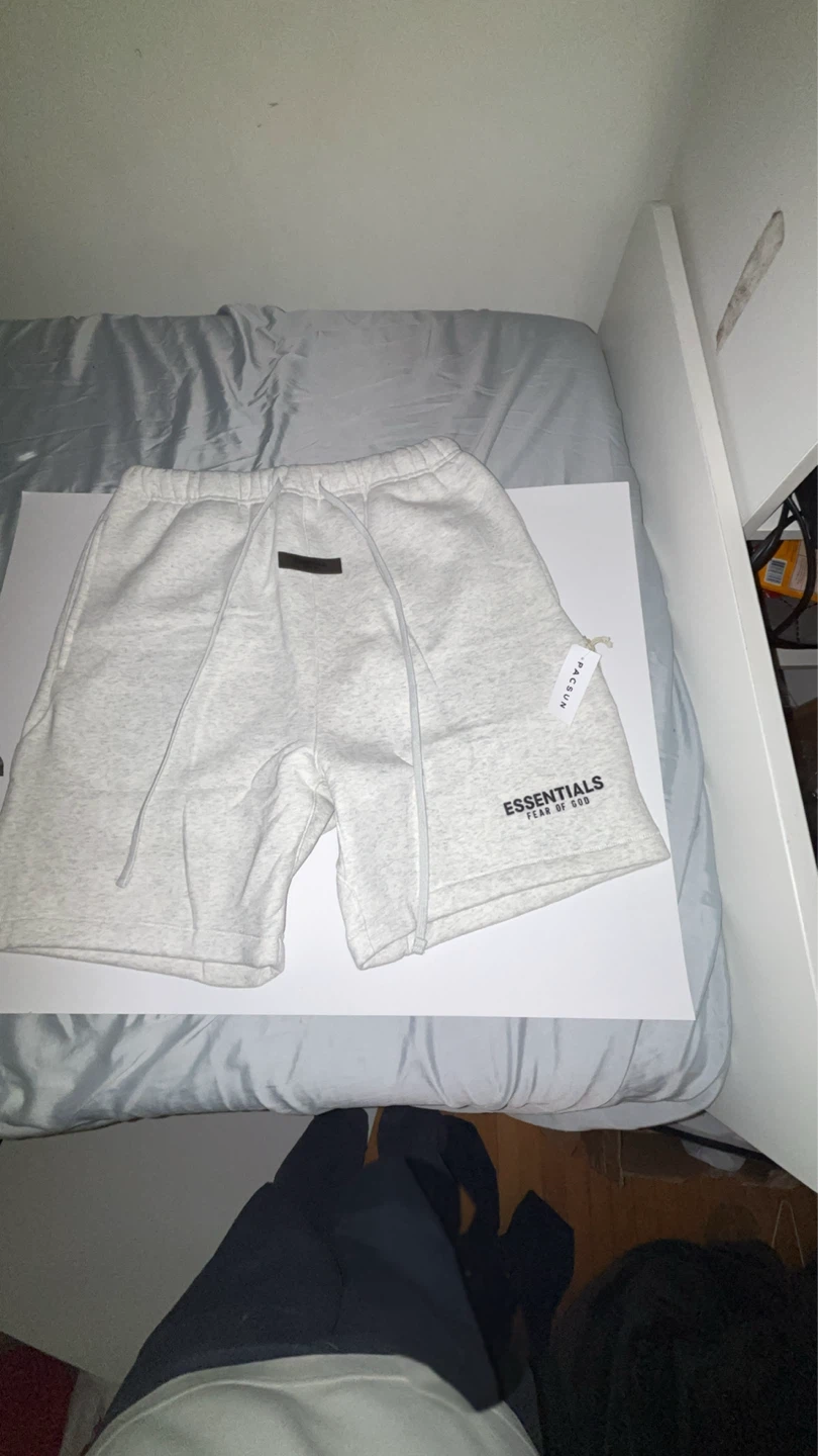 Light oatmeal essential shorts