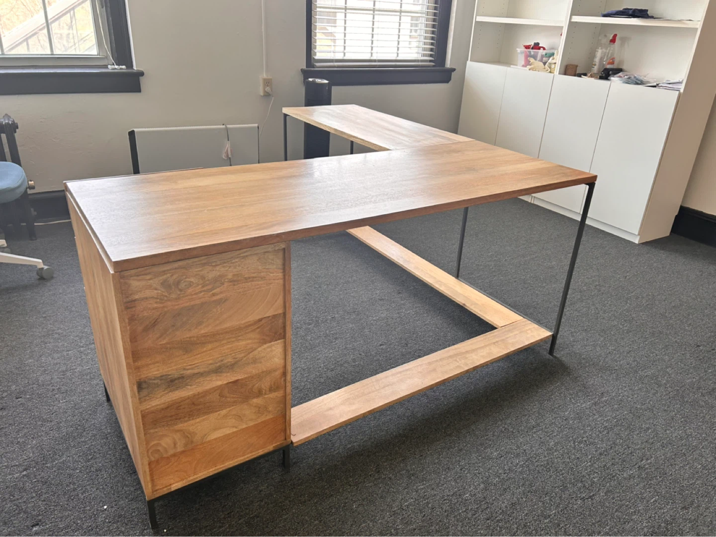 BIG OFFICE DESK (Like new!!)