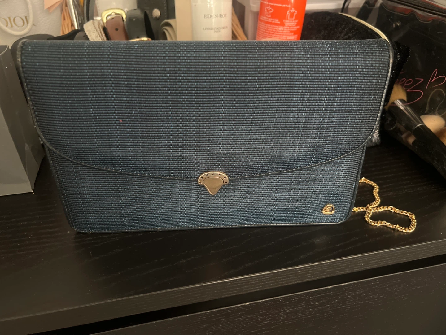 Vintage clutch with golden chain