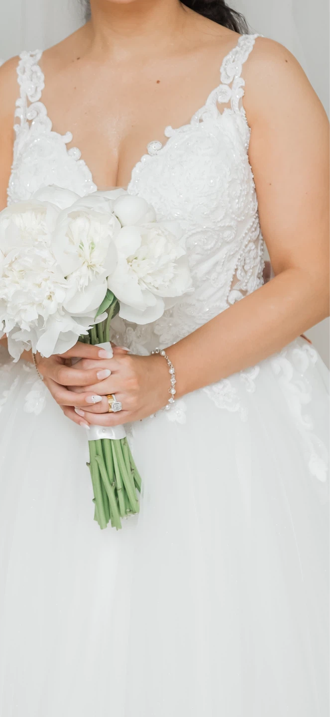 White Wedding Dress - Ball Gown - photo 3