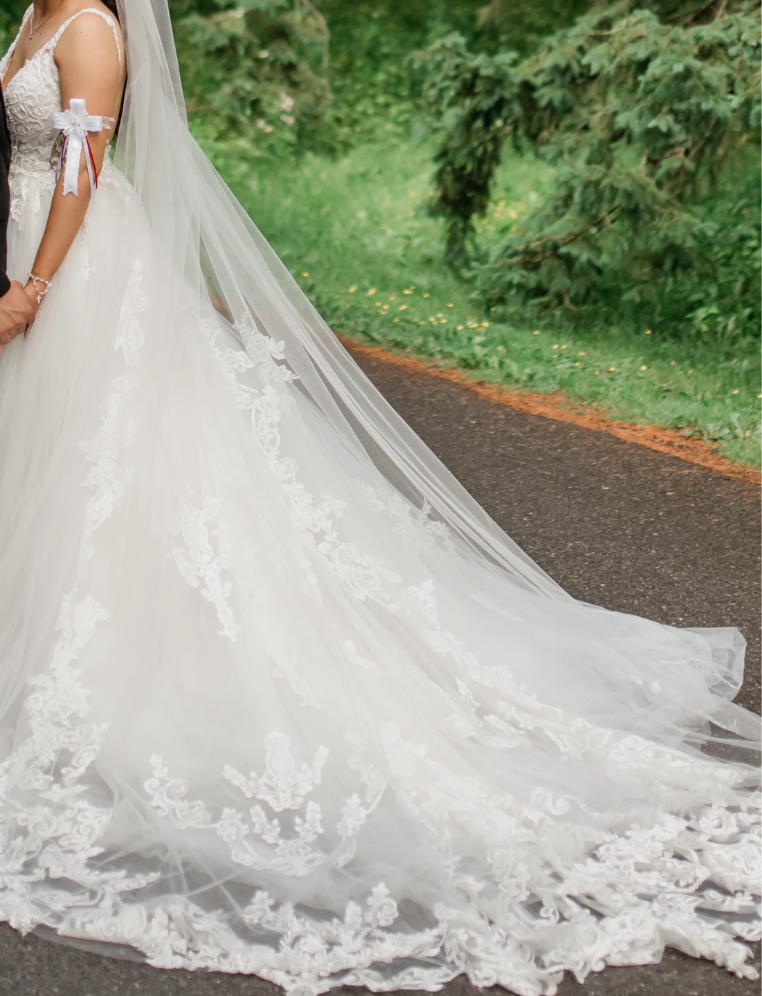 White Wedding Dress - Ball Gown - photo 2