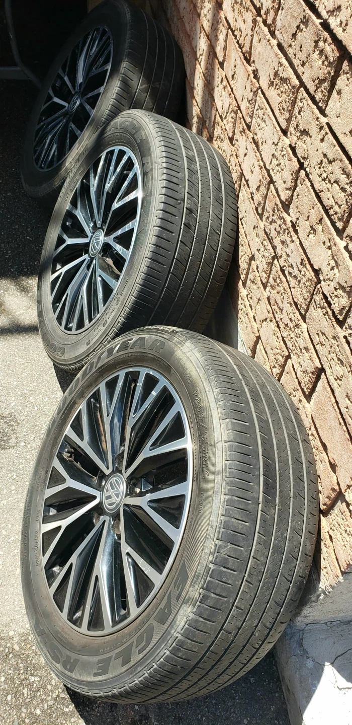 Volkswagen Alloy Wheels with Tires - Set of 4 - photo 3