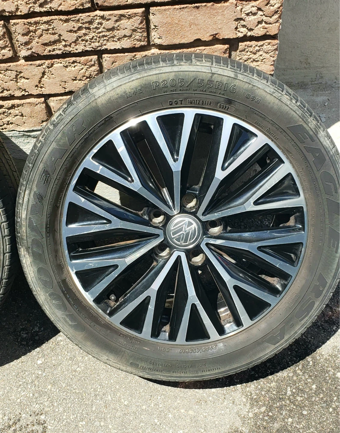 Volkswagen Alloy Wheels with Tires - Set of 4 - photo 2