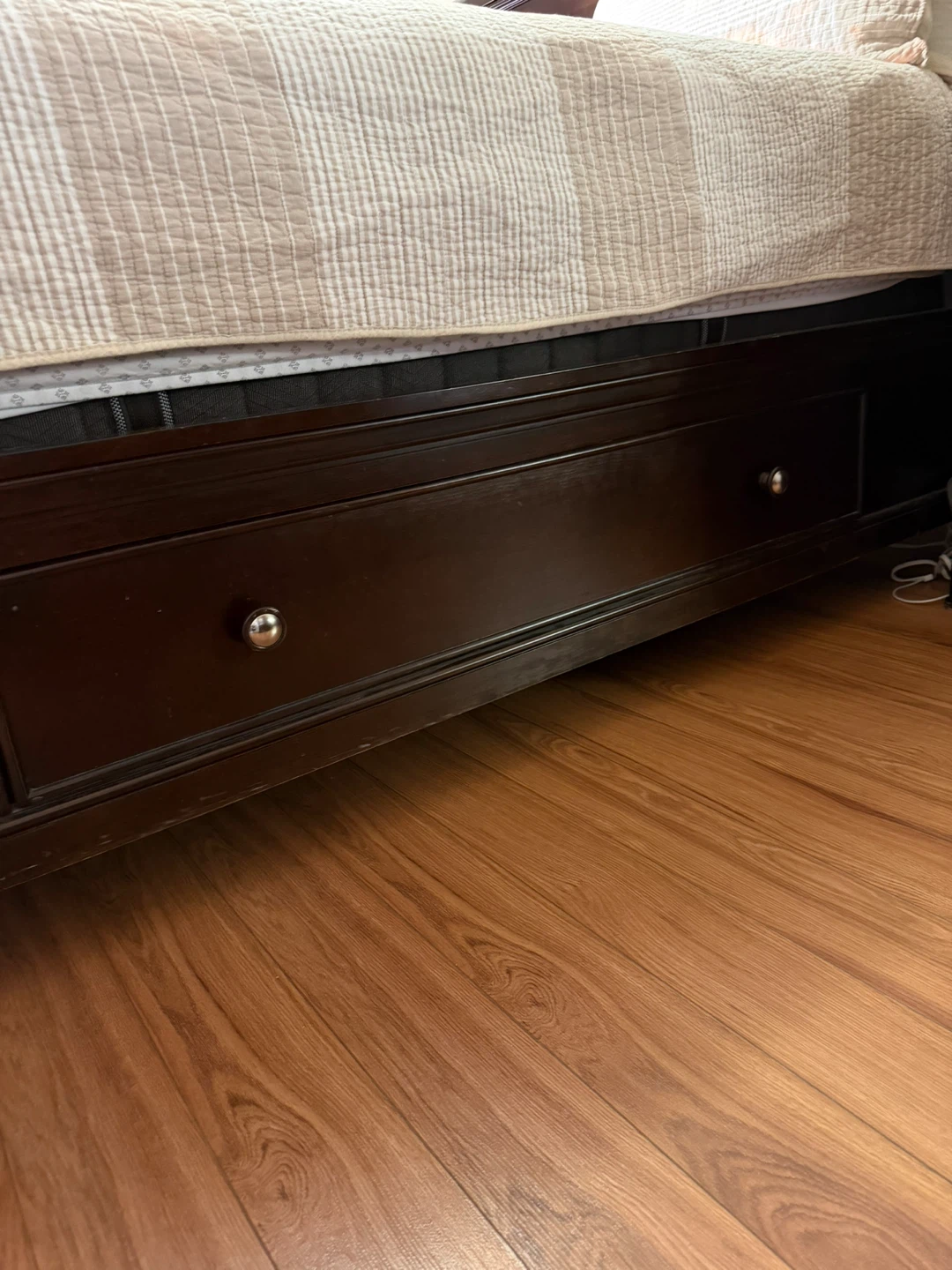 Chestnut king bedroom set - photo 2