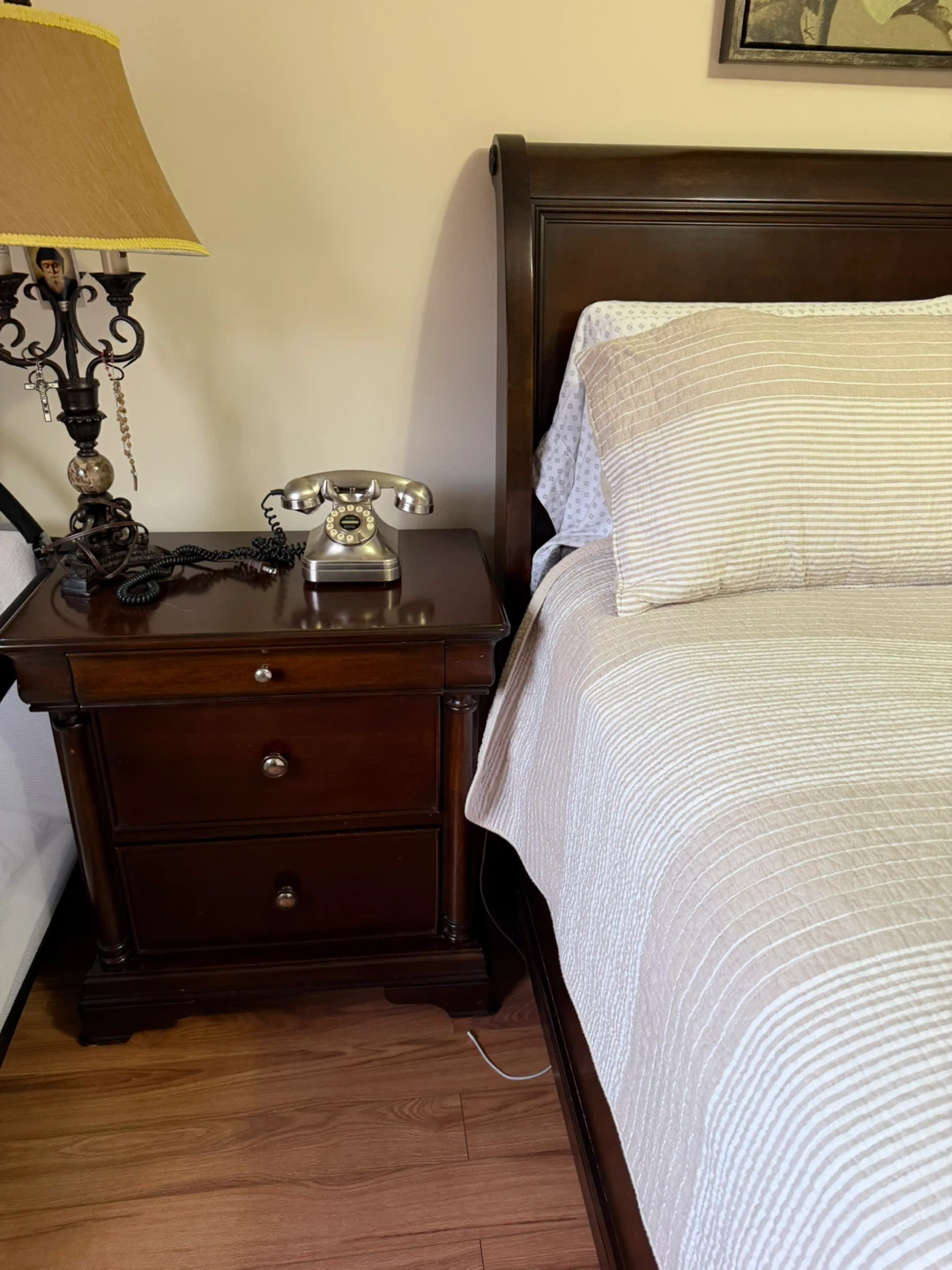 Chestnut king bedroom set - photo 4