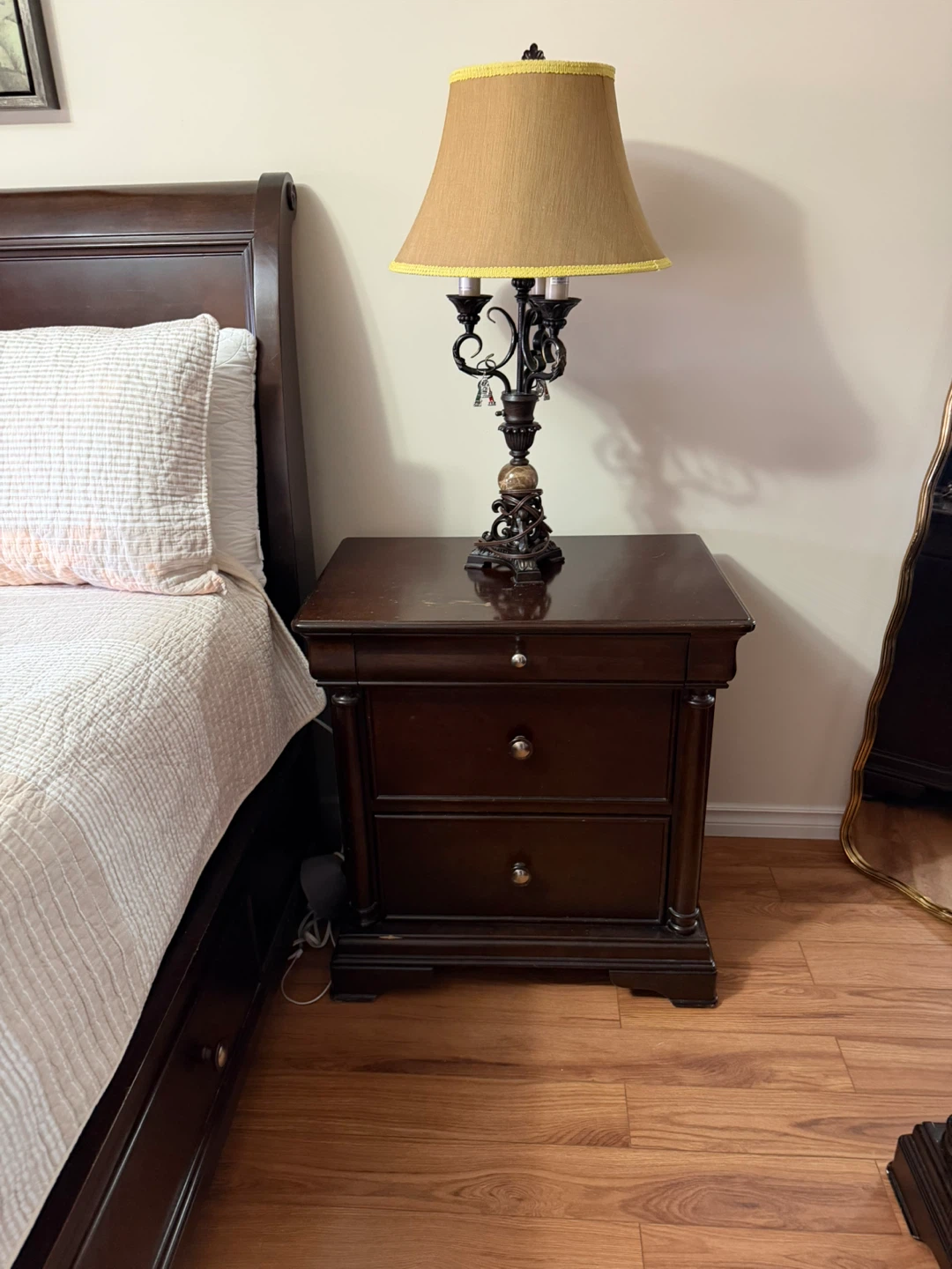 Chestnut king bedroom set - photo 5