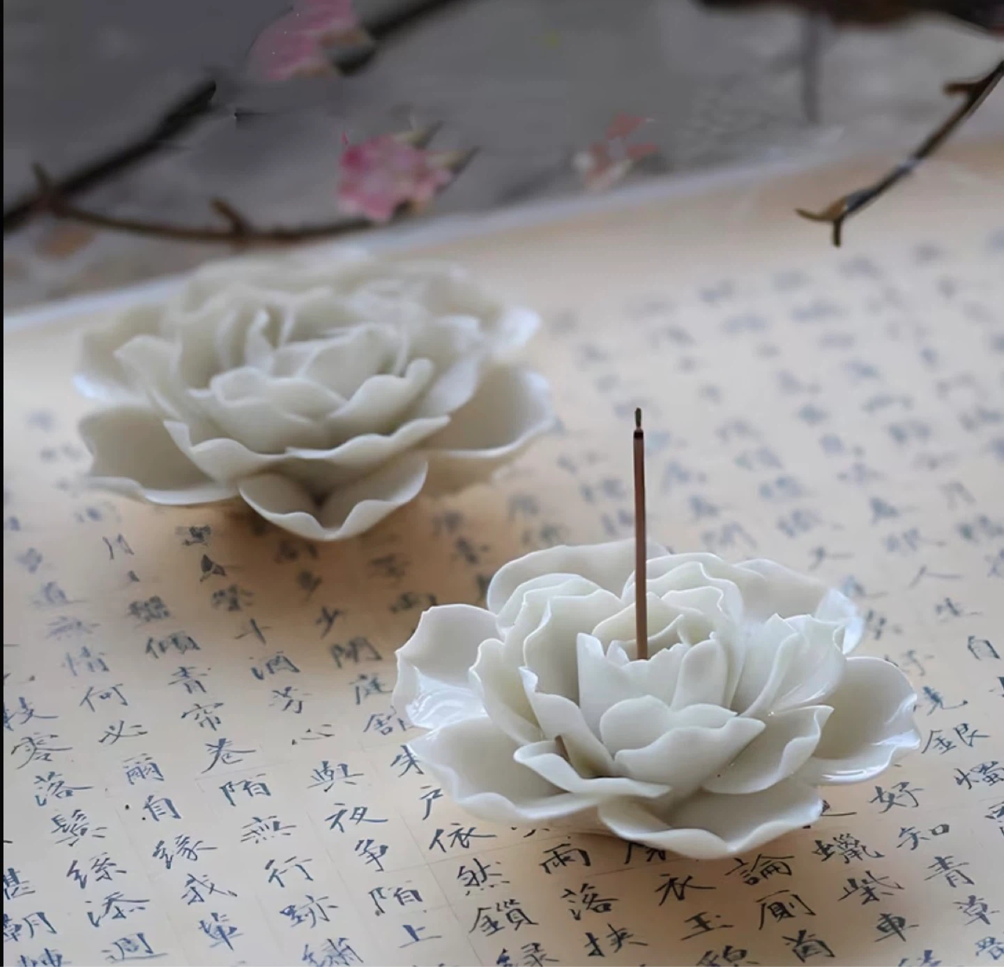 Mini white lotus incense holder - photo 3