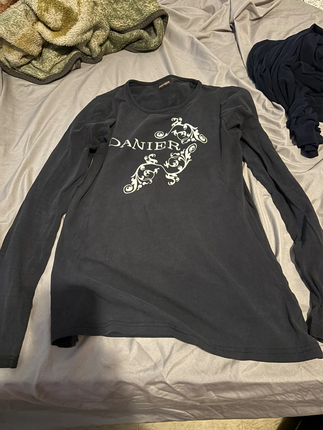 Danier Long Sleeve Graphic shirt