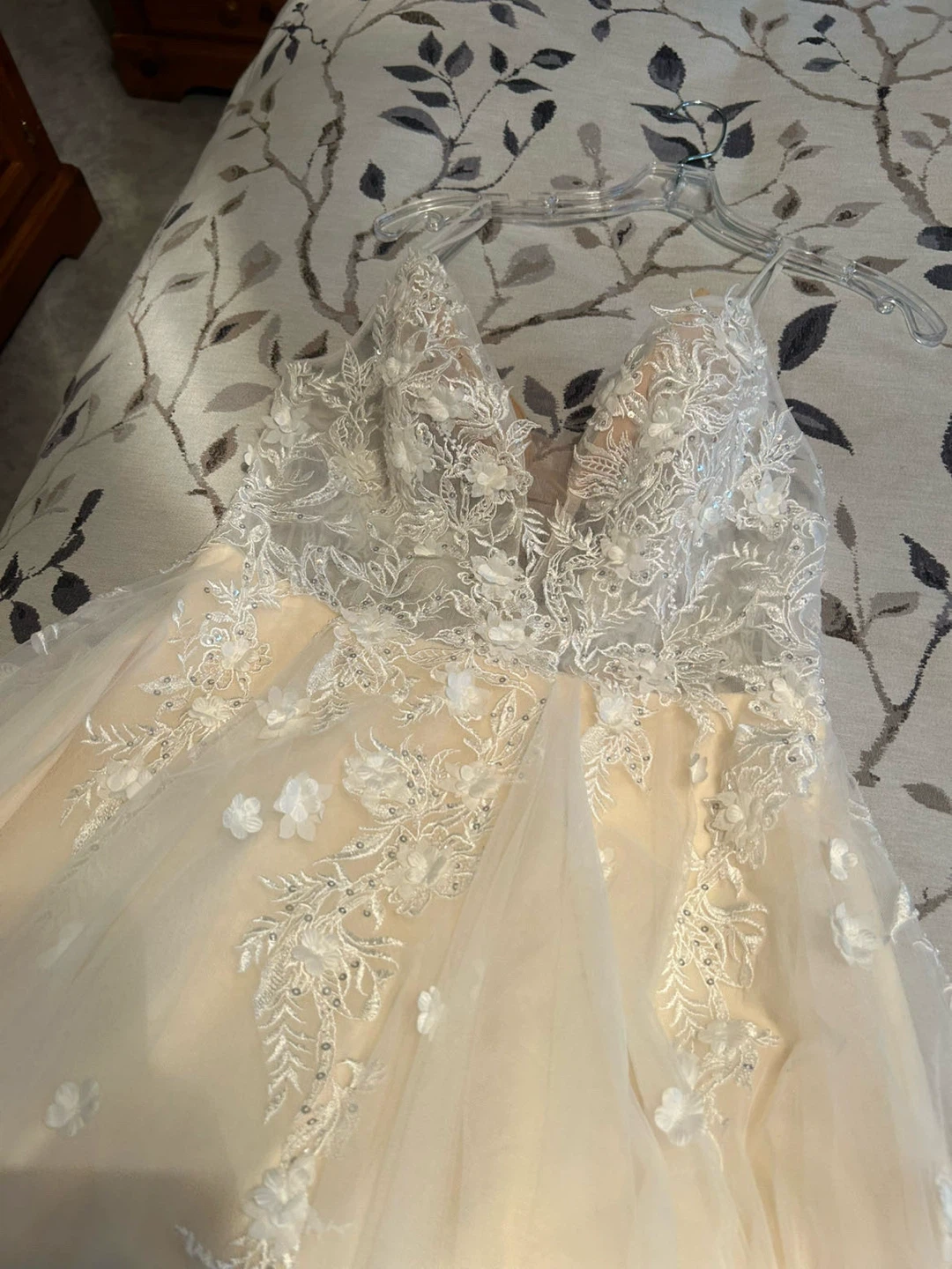 White Lace Wedding Dress - photo 2
