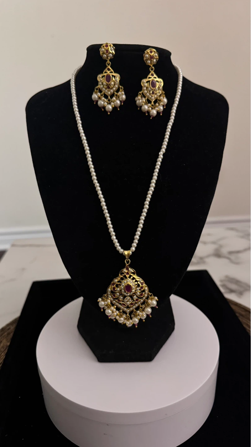 Jadau Pearl Necklace and Earring Set
