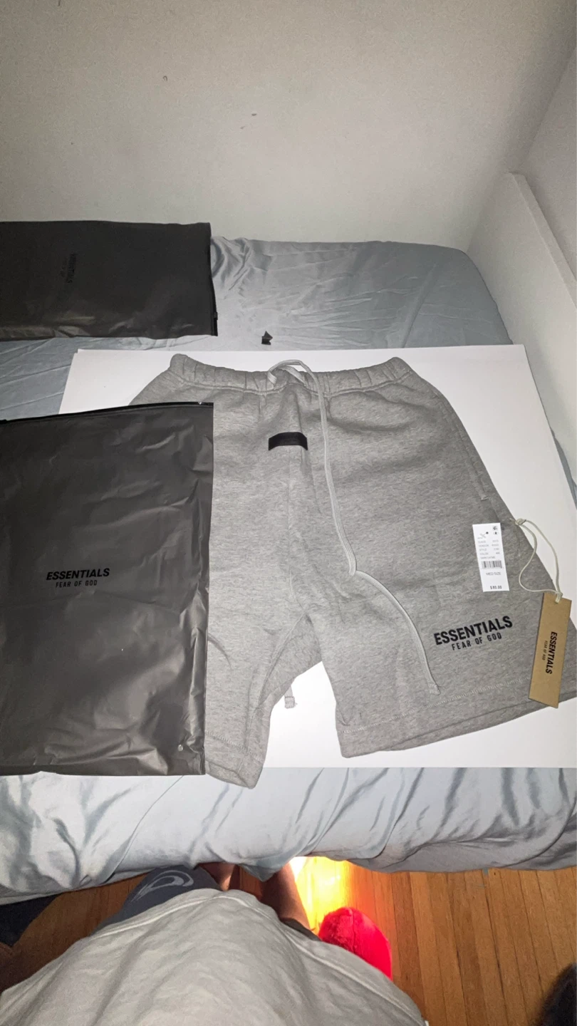 Dark oat essential shorts