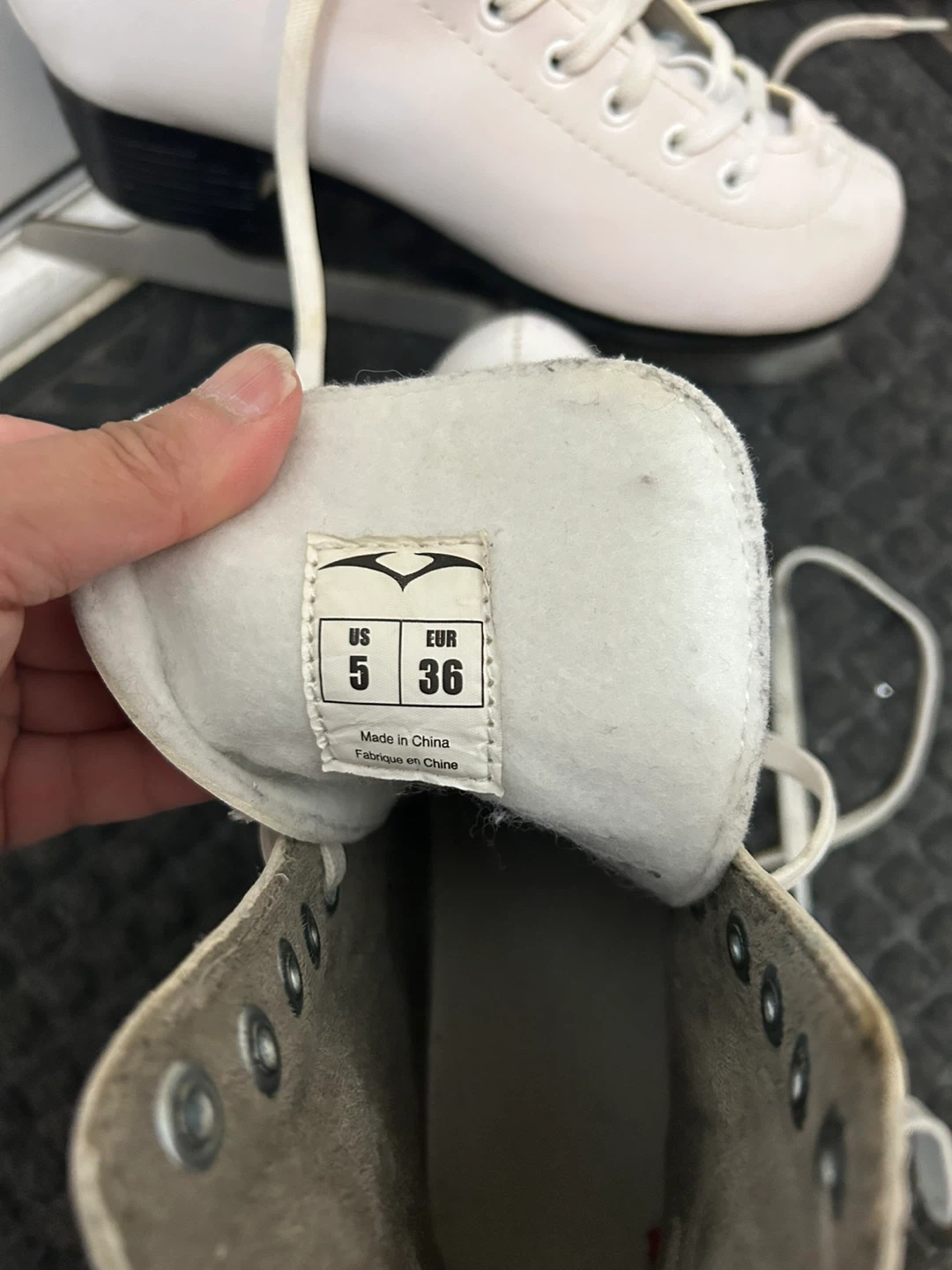 Vic Dream Figure Ice Skates- Size 5 - photo 2