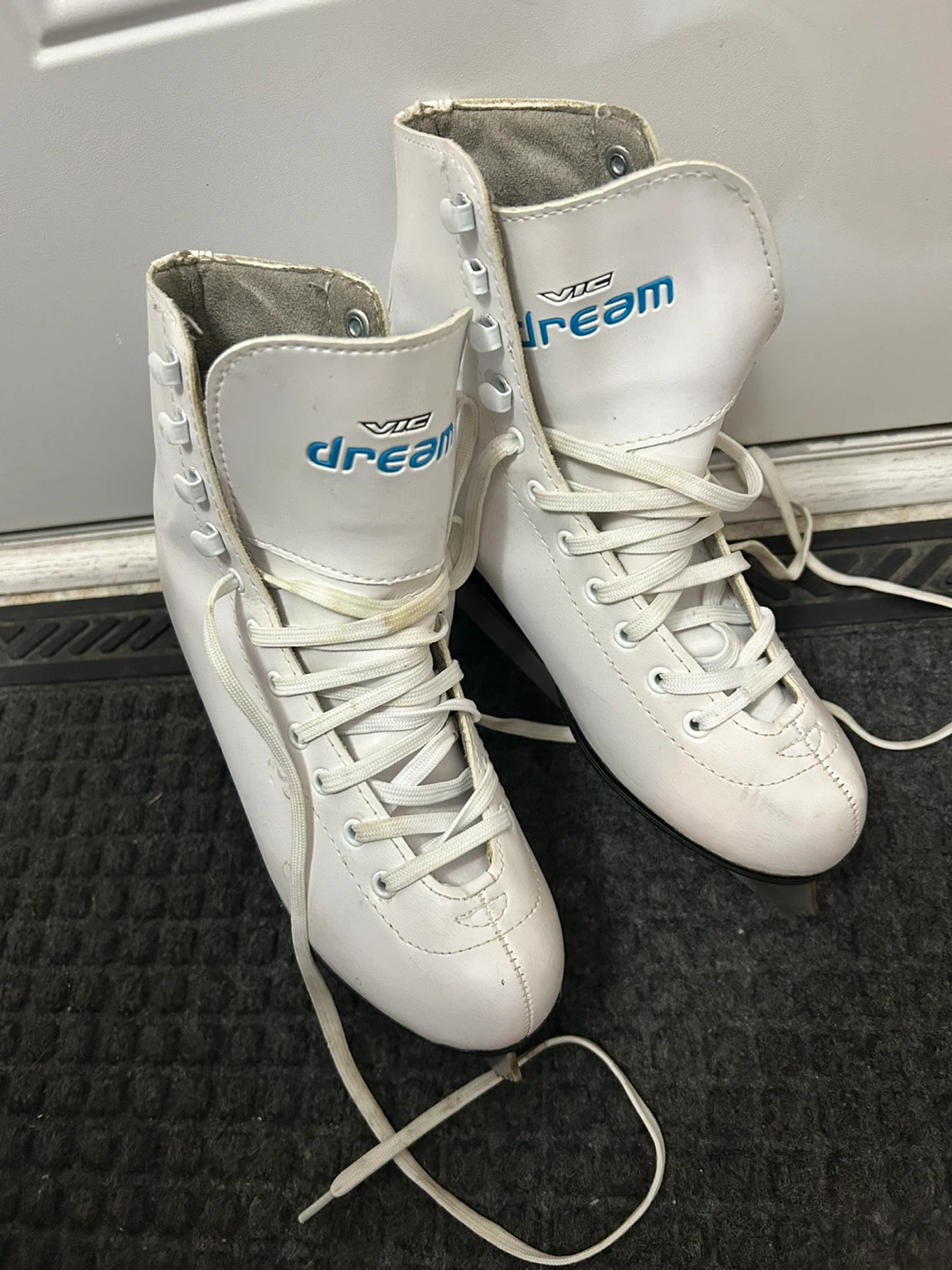 Vic Dream Figure Ice Skates- Size 5 - photo 3