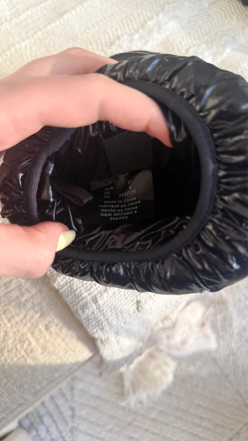 H&M Black Puffer Boots - Size 37 EUR/6 US - photo 2