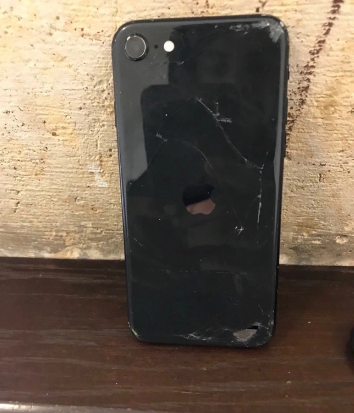 Apple iPhone SE - photo 2