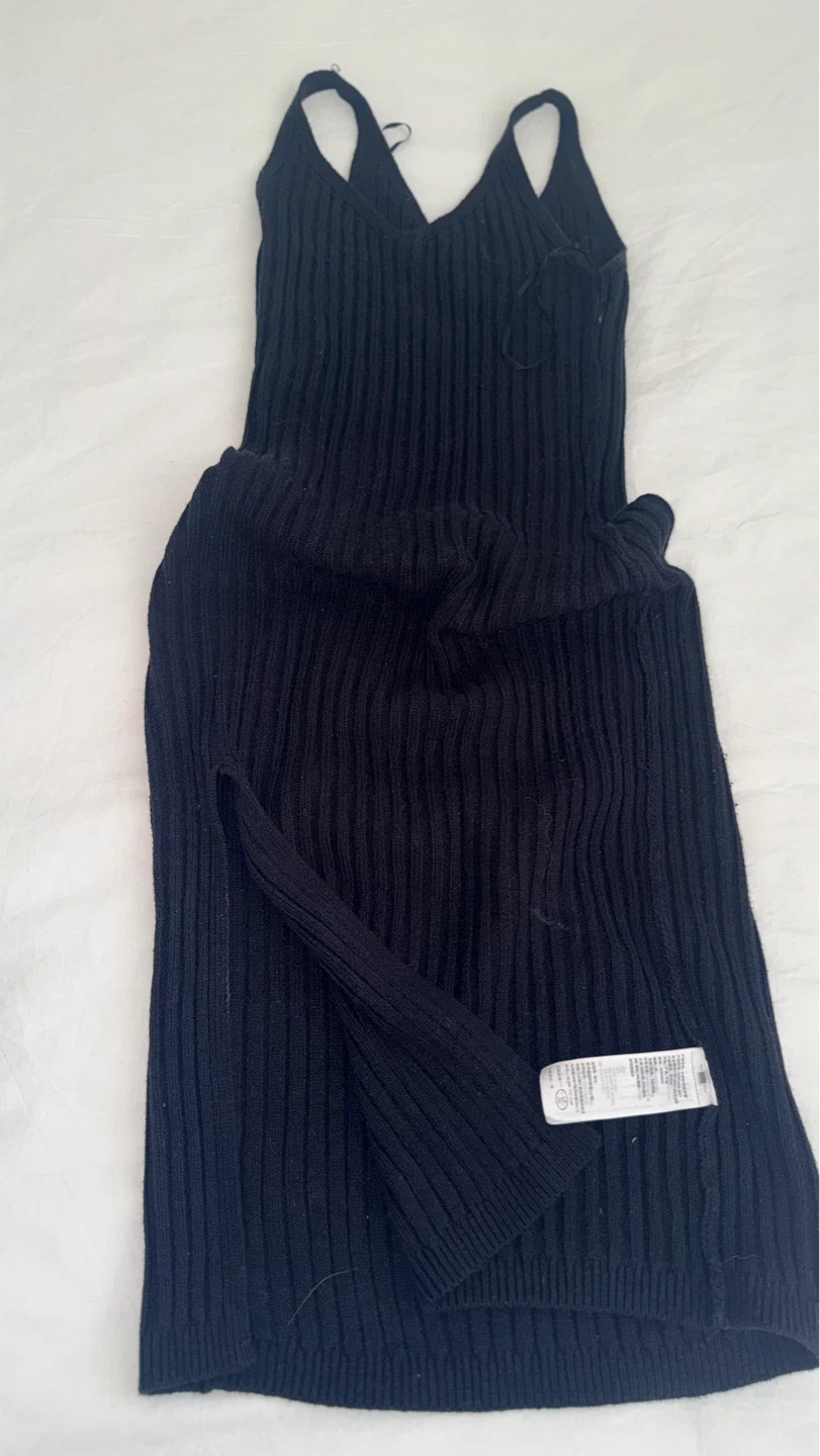 Hollister Black Ribbed V-Neck Midi Dress - photo 2