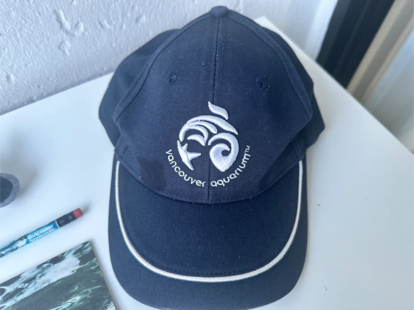 Official Vancouver Aquarium merchandise bundle. - photo 4