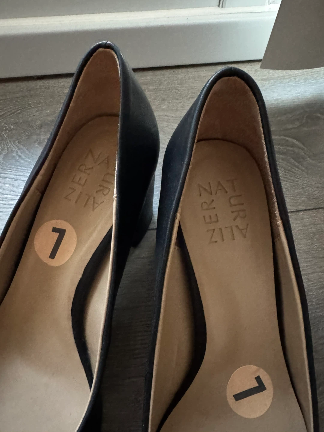 Naturalizer Black Heels Size 7 - photo 2