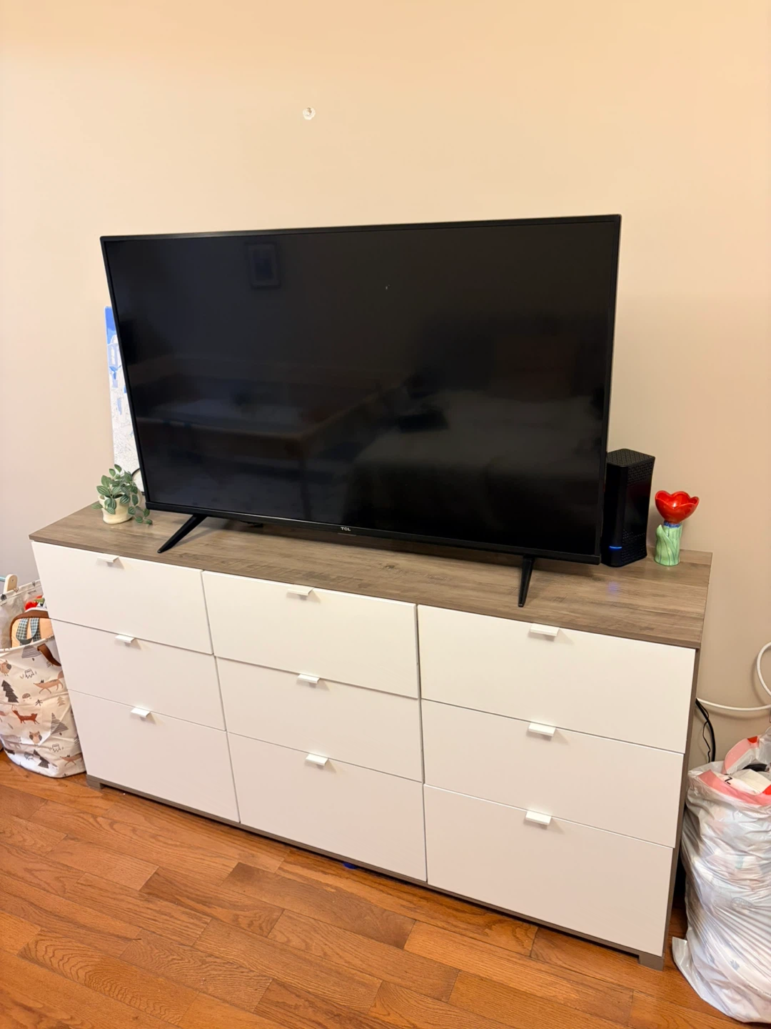 Modern 9-Drawer Dresser / Storage Cabinet – Great Condition