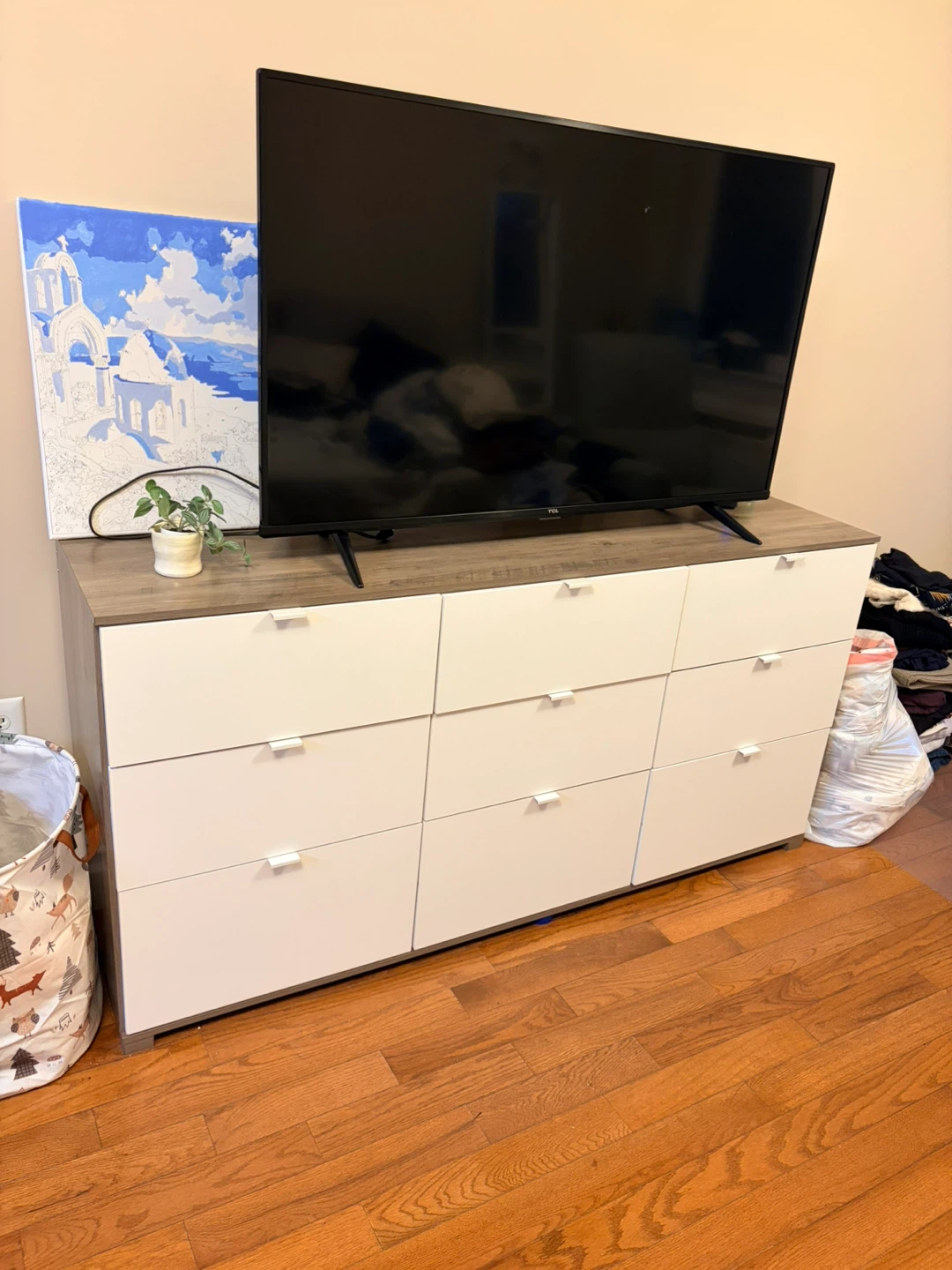 Modern 9-Drawer Dresser / Storage Cabinet – Great Condition - photo 2