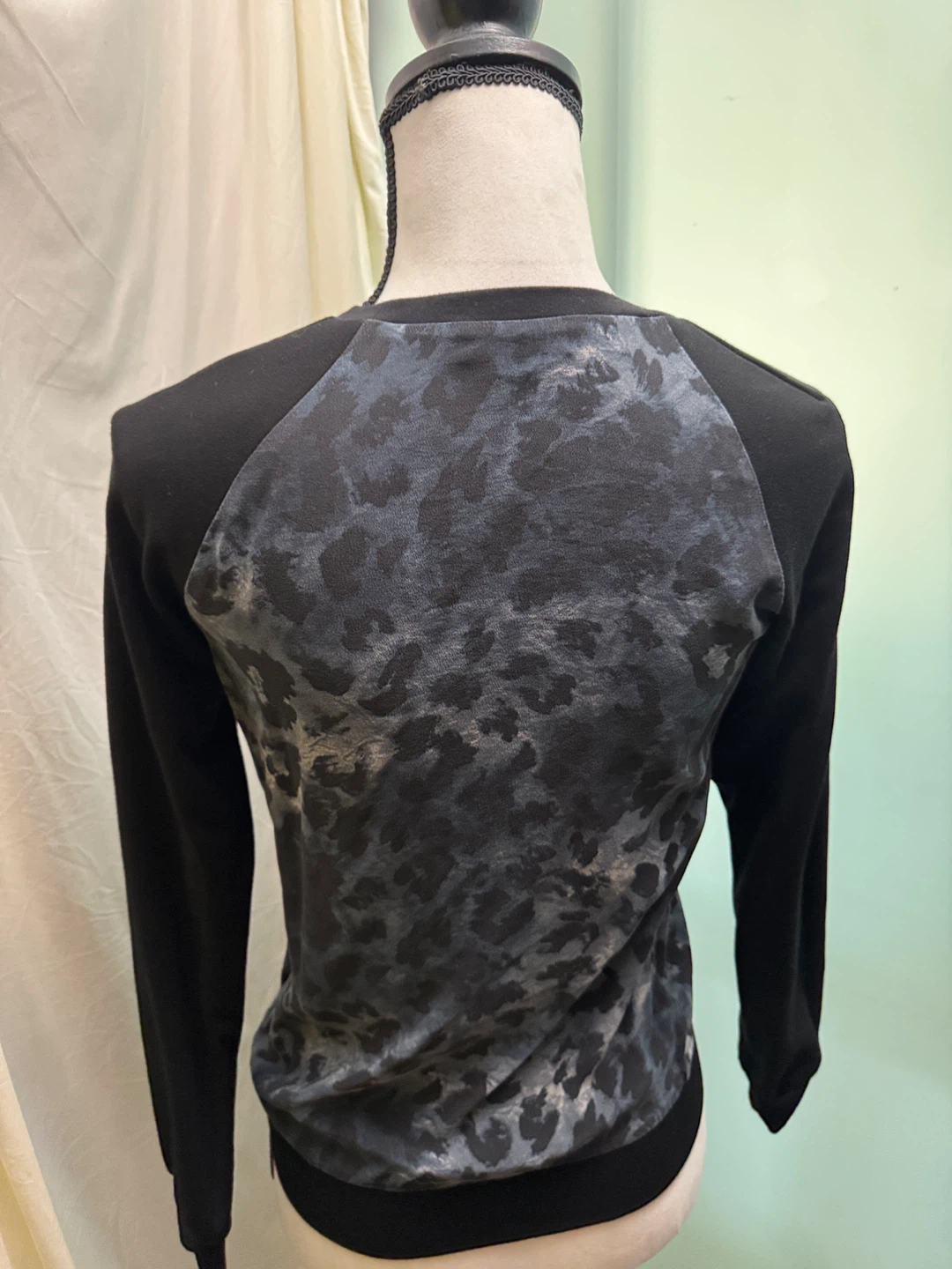 Babaton "With Silk" Leopard Print Sweatshirt XXS - photo 2