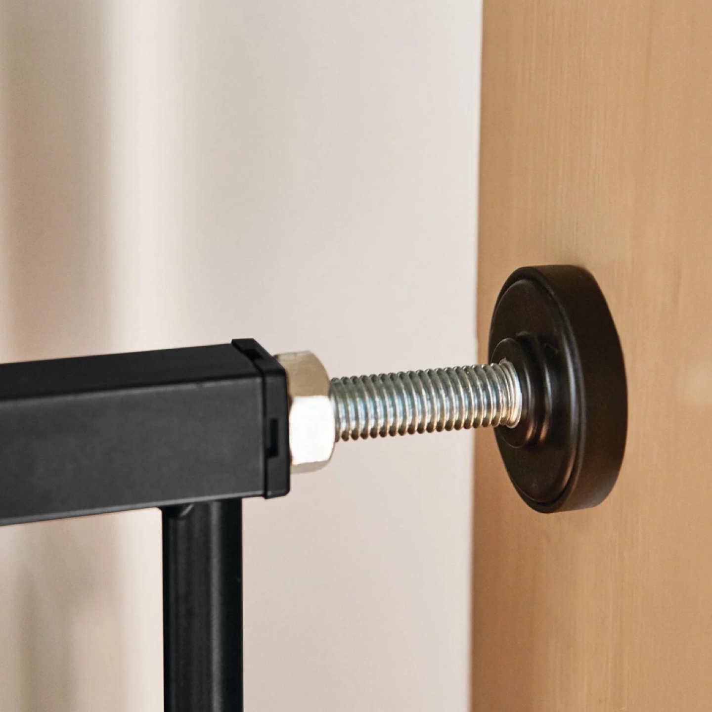Munchkin Metal Pressure Mount Baby Gate - photo 2