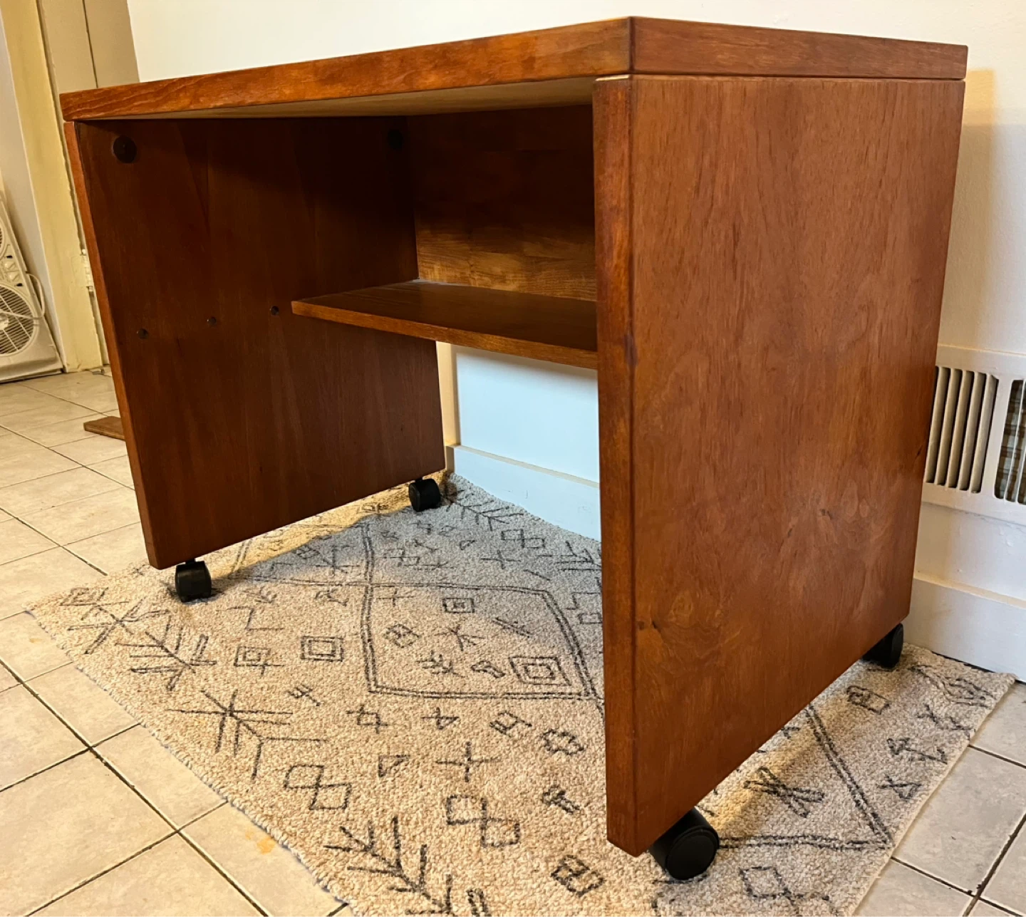 Teak rolling station