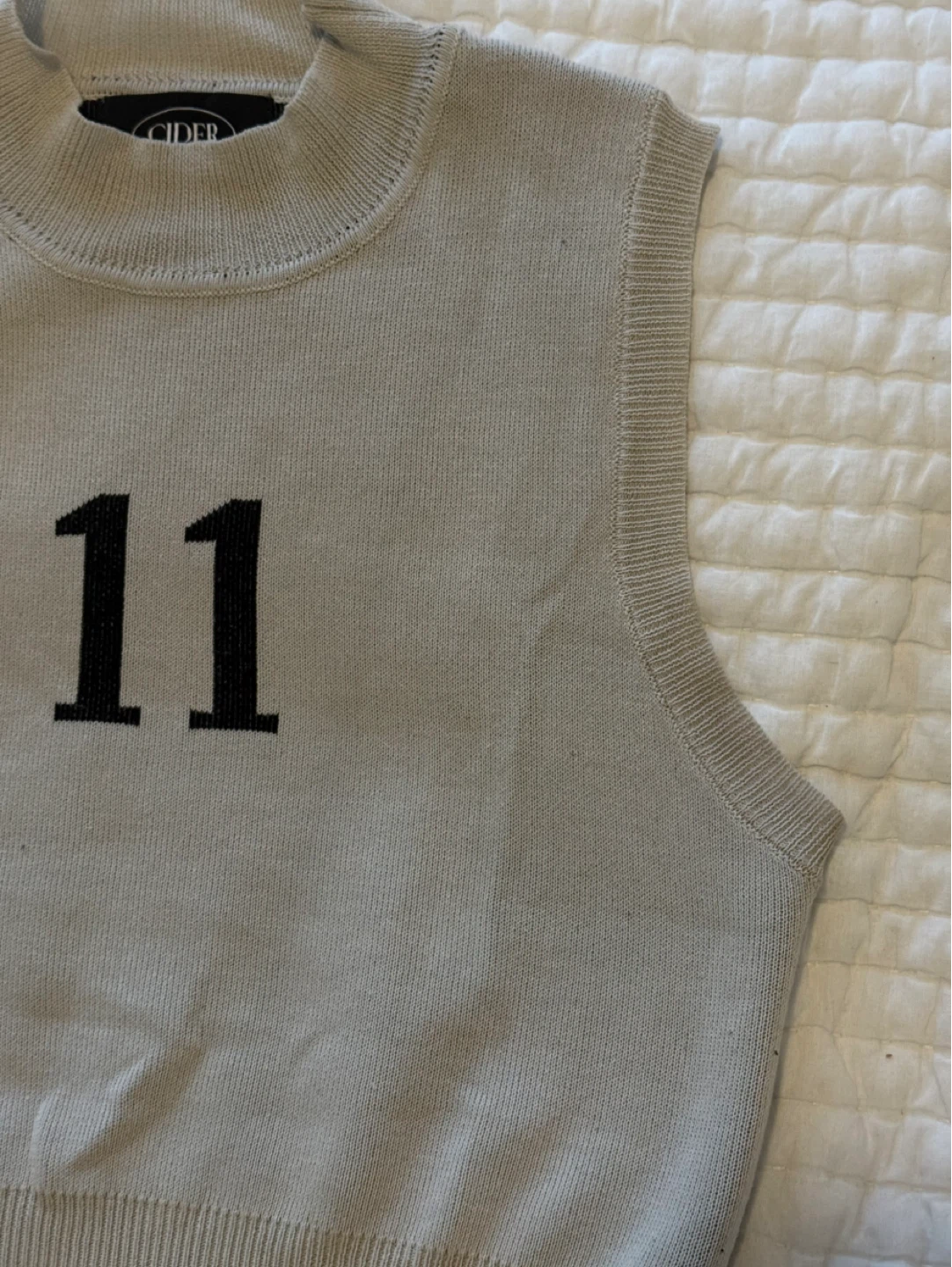 Sleeveless Knit Top with Graphic - photo 3