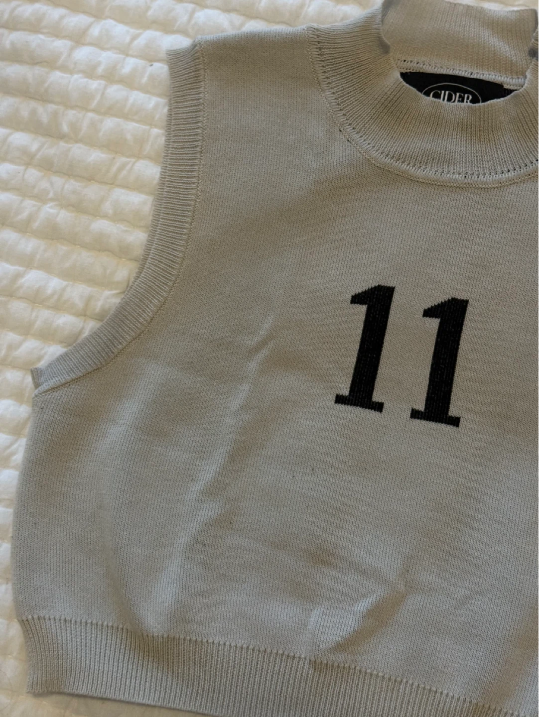 Sleeveless Knit Top with Graphic - photo 4